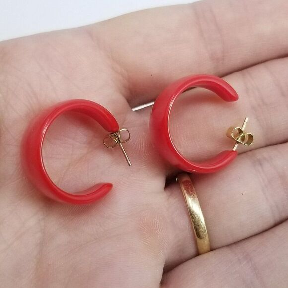 Vintage Cherry Red Plastic Wide Huggie Hoop Earrings, Studs, Retro Estate - Picture 3 of 5